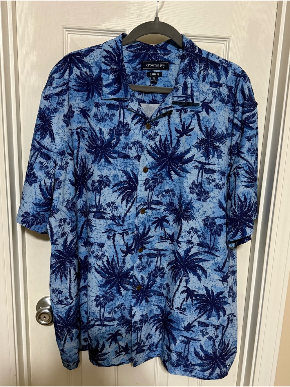crown & ivy Light Blue Hawaiian Palm Print Camp Shirt